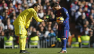 صراع جديد بين ميسي ونافاس في دوري أبطال أوروبا