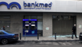 "ثورة لبنان" تتجنب جدل قطع الطرق بالاعتصامات والوقفات الاحتجاجية