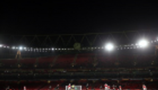 بالصور.. عقاب جماعي من جماهير أرسنال في موقعة فرانكفورت