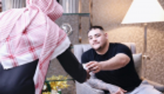 بطل العالم في الملاكمة يتعهد بكتابة التاريخ في الدرعية