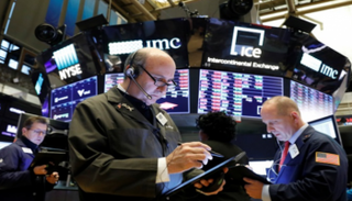 مخاوف اتفاق التجارة تدفع الأسهم الأمريكية للتراجع