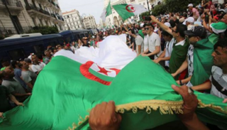 أزمة مع أوروبا وترقب لمحاكمة رموز بوتفليقة طغيا على أحداث أسبوع الجزائر