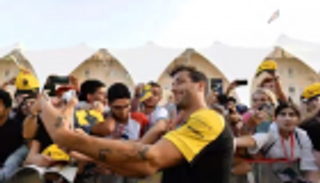 فعاليات ترفيهية لرواد سباق فورمولا 1 بحلبة مرسى ياس