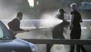 مارة شجعان يحاصرون إرهابي لندن