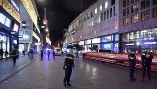 الشرطة الهولندية في موقع الحادث