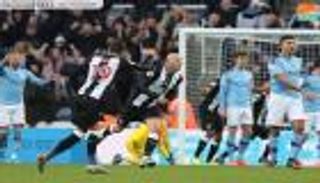 نيوكاسل يمنح ليفربول هدية بتعادله مع مانشستر سيتي