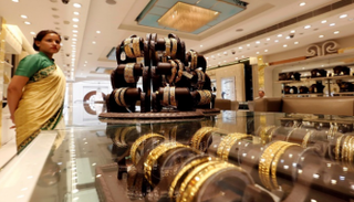 متجر للذهب في نيودلهي - رويترز