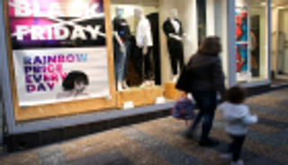 "الجمعة السوداء" تثير الغضب والاحتجاجات في أوروبا