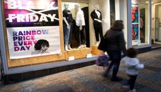 احتجاجات في أوروبا ضد الجمعة السوداء