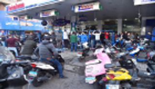 يومان بلا وقود في لبنان.. شلل في الطرق وانتعاش "السوق السوداء"