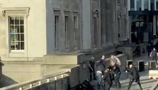 شرطة لندن تتعامل مع منفذ حادث الطعن - رويترز 