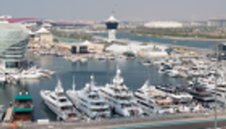 لقطات جوية لحلبة مرسى ياس قبل انطلاق سباق جائزة أبوظبي الكبرى