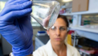 طريقة مبتكرة لإعادة تدوير أقمشة البوليستر