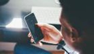 نصف مواليد 2037 لأزواج التقوا على الإنترنت