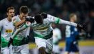 رباعية فرايبورج تؤمن صدارة مونشنجلادباخ للدوري الألماني