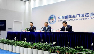 جانب من فعاليات معرض الصين الدولي للواردات