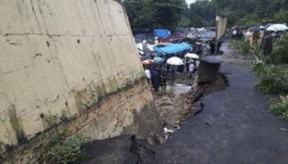 انهيار جدار يقتل 17 في الهند