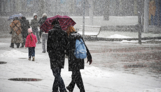 السبل تقطعت بالعديد من المسافرين في عطلة عيد الشكر