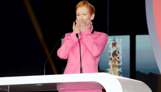 الممثلة البريطانية تيلدا سوينتون خلال افتتاح مهرجان مراكش