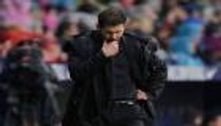 سيميوني قلق من إشبيلية بعد السقوط أمام برشلونة