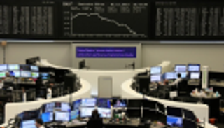 الأسهم الأوروبية تهبط متضررة من التوترات التجارية