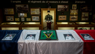 صور بعض الجنود الفرنسيين الذين لقوا مصرعهم في مالي - أ.ف.ب