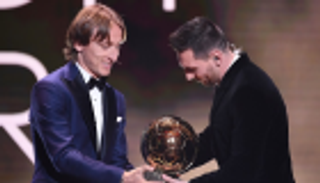 مودريتش يلقن ميسي ورونالدو درسا تاريخيا