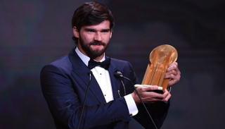 أليسون بيكر 