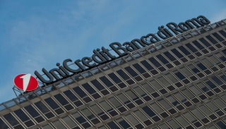 مصرف يوني كريديت في روما - رويترز