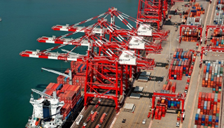 موانئ دبي العالمية تستحوذ على مزود رائد للخدمات اللوجستية البحرية