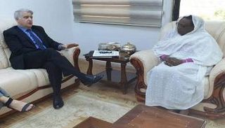 وزيرة الخارجية السودانية أسماء عبدالله والمسؤول الأممي رافي قريجوريان