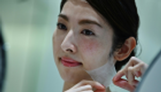 "قناع الرذاذ".. أحدث صيحة للتجميل في اليابان