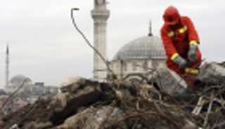 تركيا تهتز 11 مرة خلال 3 أشهر.. وخبير: دمار إسطنبول مسألة وقت