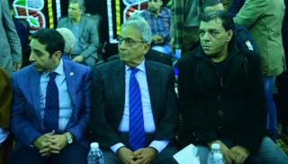عمرو موسى يقدم العزاء لأسرة شعبان عبدالرحيم