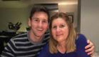 والدة ميسي متفاجئة من فوزه بالكرة الذهبية