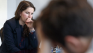 عائلات أجانب محتجزين بإيران تدعو أمريكا للضغط لإطلاق سراحهم