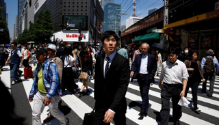 رئيس وزراء اليابان يعلن عن حزمة إجراءات تحفيز لدعم الاقتصاد