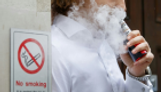 السجائر الإلكترونية تسبب مرضا نادرا