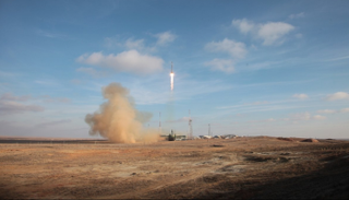 المركبة تحمل شحنة تزن 2.5 طن من الوقود والغذاء