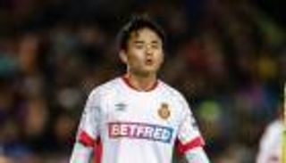 "ميسي اليابان" يعترف باستحقاقه لصافرات جماهير برشلونة