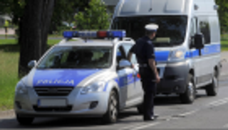 يقتل والديه وشقيقه ثم يستدعي الشرطة