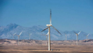 مصر تبدأ التشغيل التجاري لأول مزرعة رياح