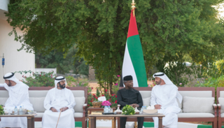 محمد بن زايد يستقبل المشاركين في 