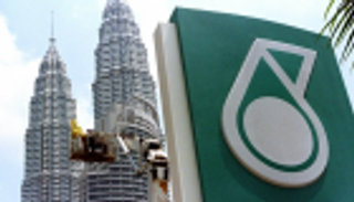 بتروناس تجمع 1.4 مليار دولار من تقليص حصصها في 3 شركات