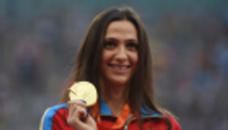 بطلة روسية تفتح النار على مسؤولي بلادها بعد الإيقاف الرياضي