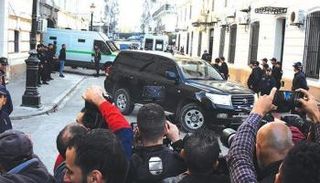 وصول المتهمين إلى المحاكمة تحت حراسة أمنية مشددة - أرشيفية