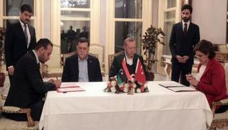 اليونان تواصل تصعيدها ضد اتفاق 