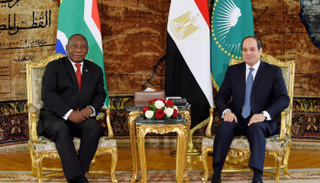 جانب من لقاء السيسي ورامافوزا في القاهرة