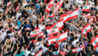 اعتصام أمام سفارة فرنسا ببيروت رفضا لمساعدات باريس المالية للحكومة