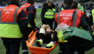 الجزائري عطال يواجه خطر الابتعاد عن الملاعب لنهاية الموسم